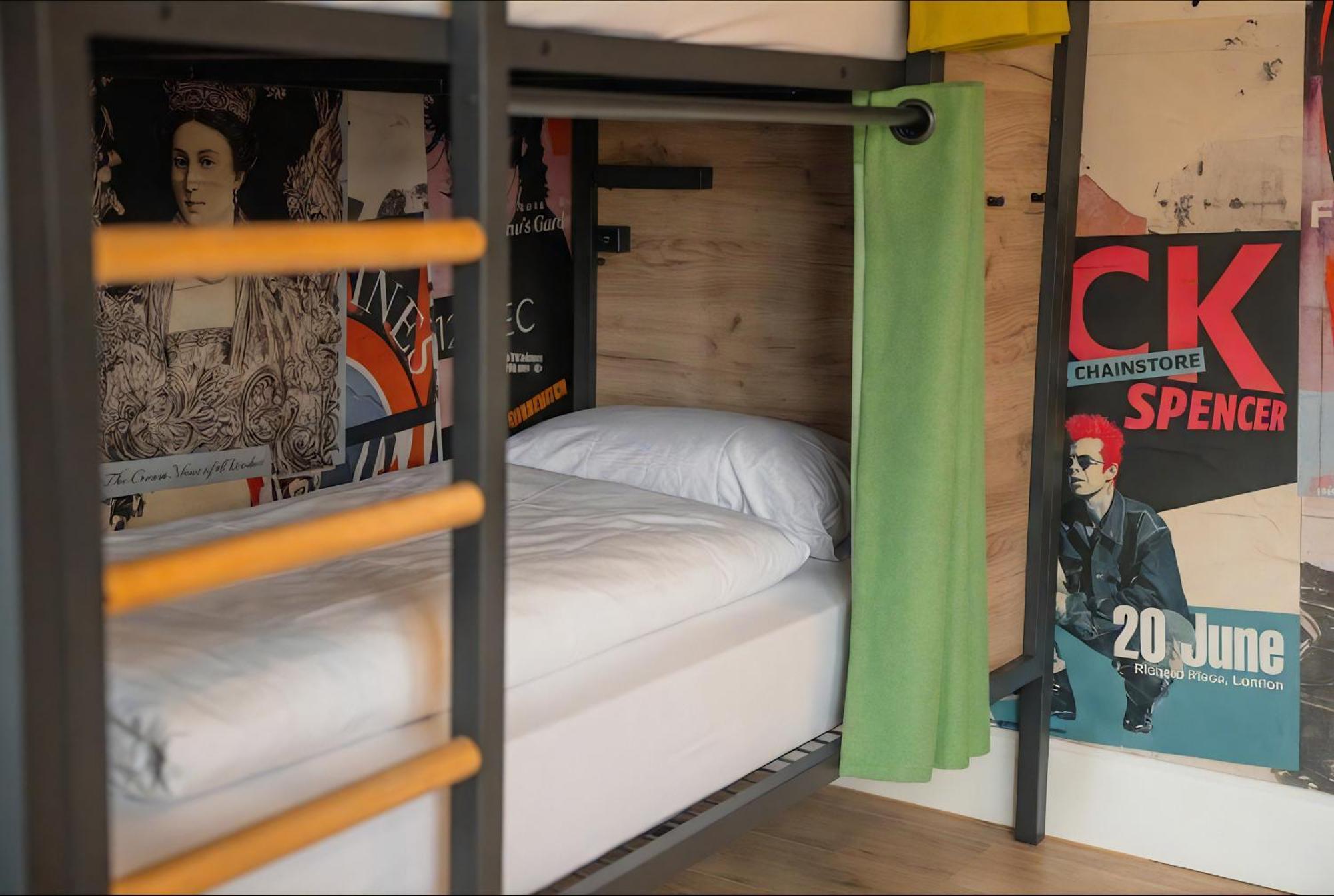 Cama en habitación compartida de 6 camas